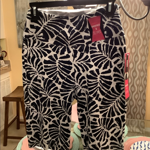 TEEZHER long shorts size S Navy & white Smooth and slims NWT invisible panel. - Picture 6 of 11
